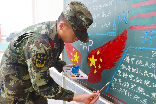原來部隊的黑板報是這樣出的